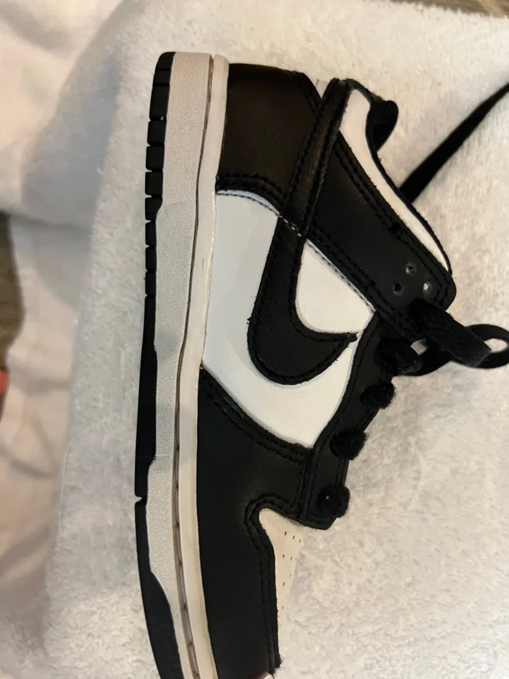 Nike Kids Black and White Low-Top Sneakers - Picture 8 of 8